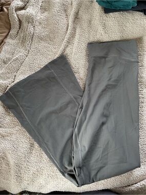 Old Navy Active Super-Flare Extra High-Rise Pants in Gray